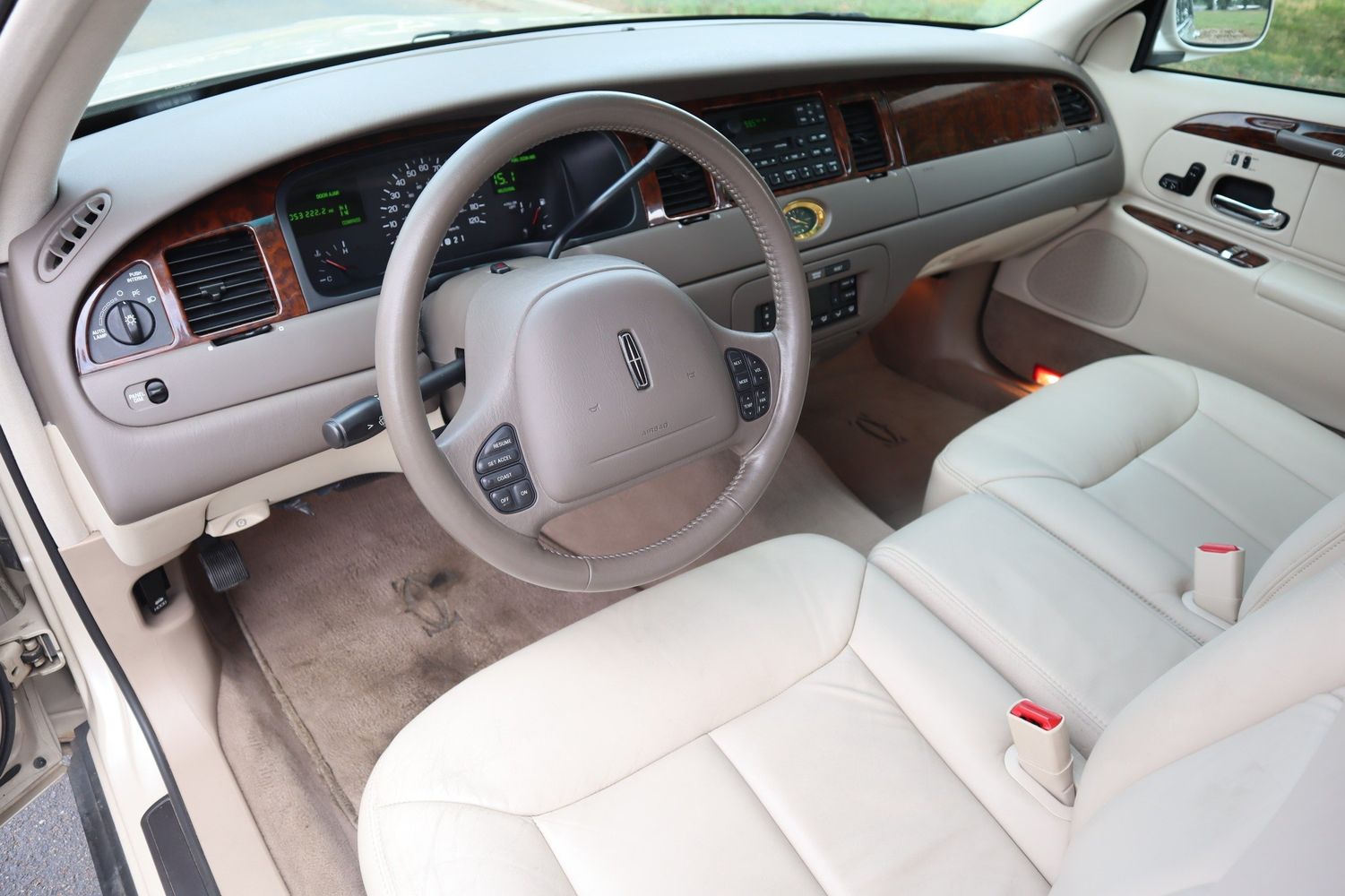 1999 Lincoln Town Car Cartier | Victory Motors of Colorado