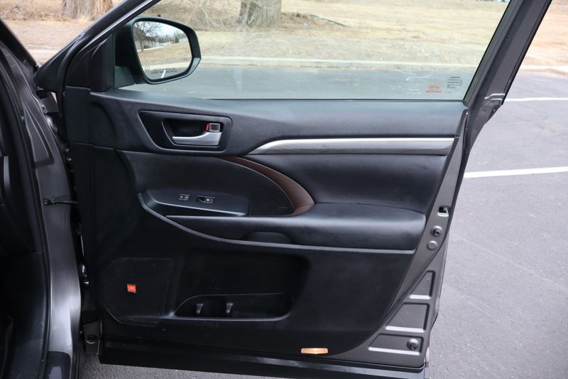 2018 Toyota Highlander Limited Platinum | Victory Motors of Colorado