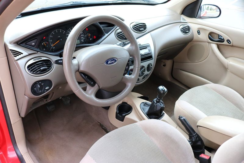 スズキ 2002 Ford Focus ZX5 | Victory Motors of Colorado
