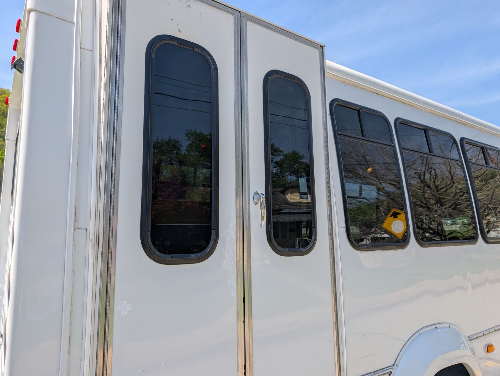 2007 Ford E-450 Cutaway 52