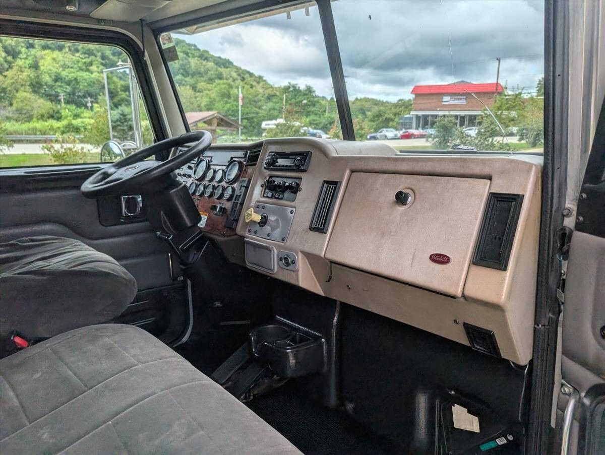 2007 Peterbilt 335 41