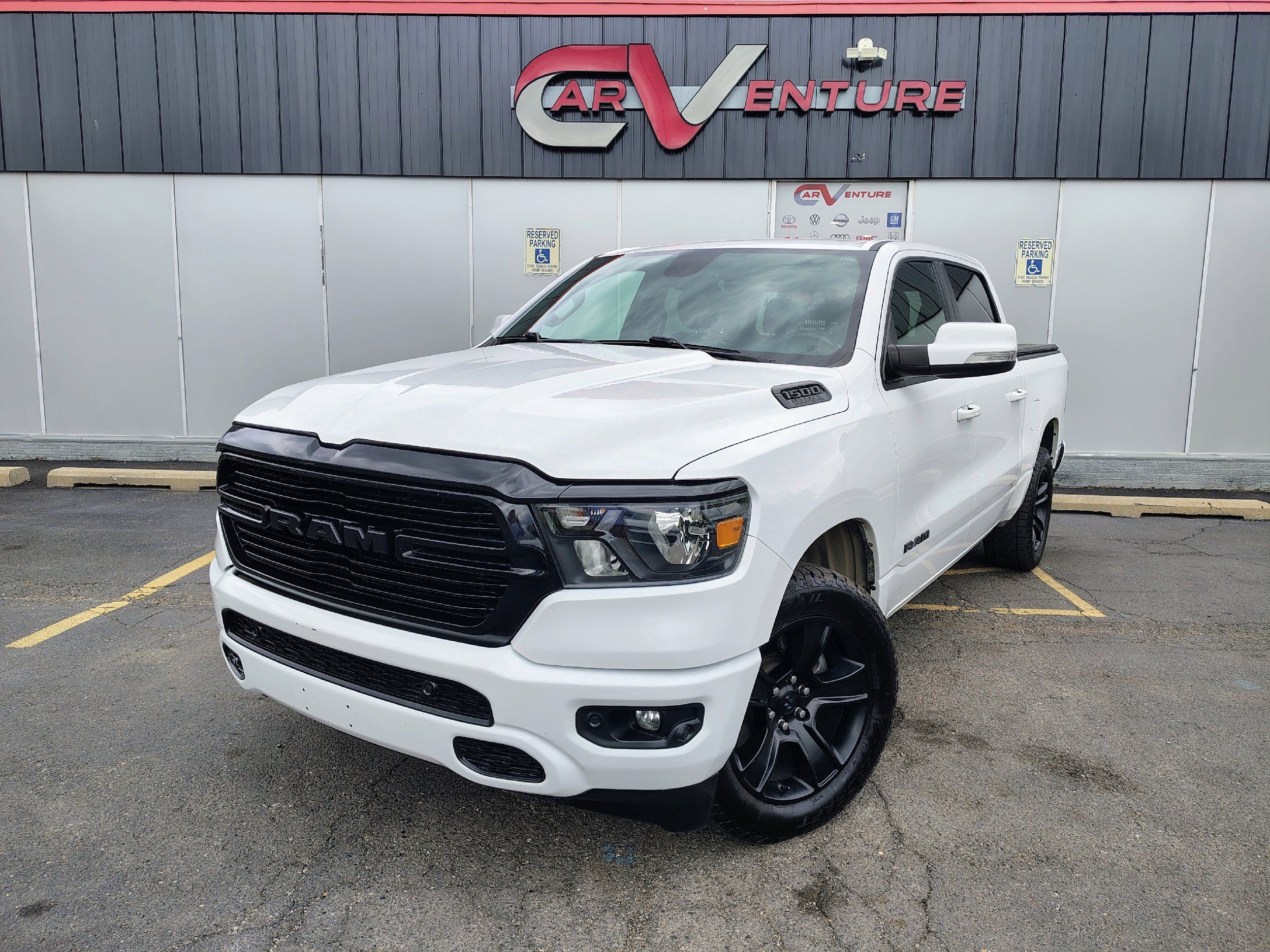 2020 RAM 1500 Big Horn/Lone Star 4x4 Crew Cab 5'7's photo