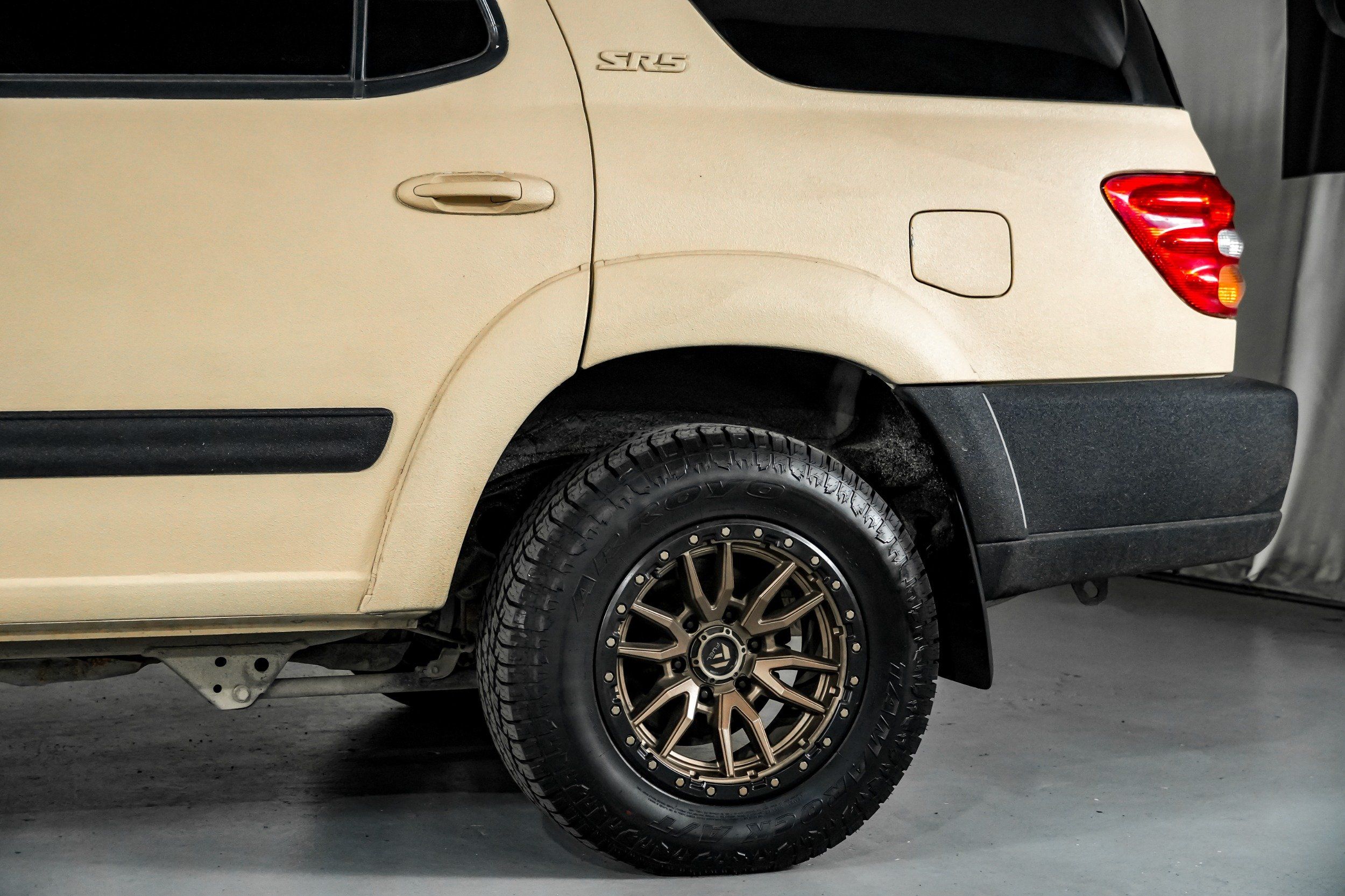 2004 Toyota Sequoia SR5 - Photo 13