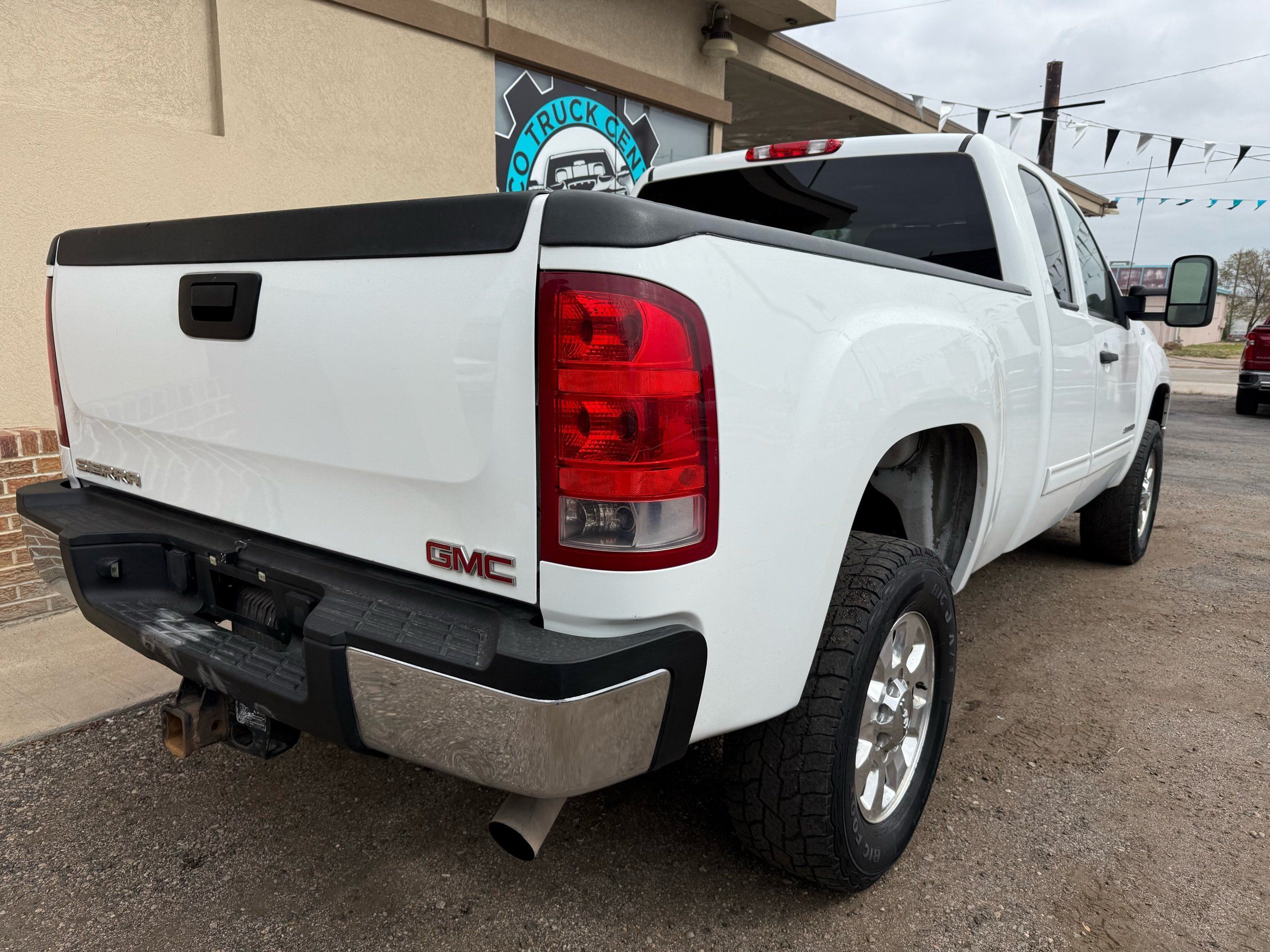 2013 Gmc Sierra SLE photo 2