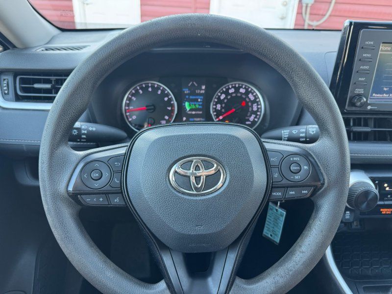 2021 Toyota RAV4 LE photo 13