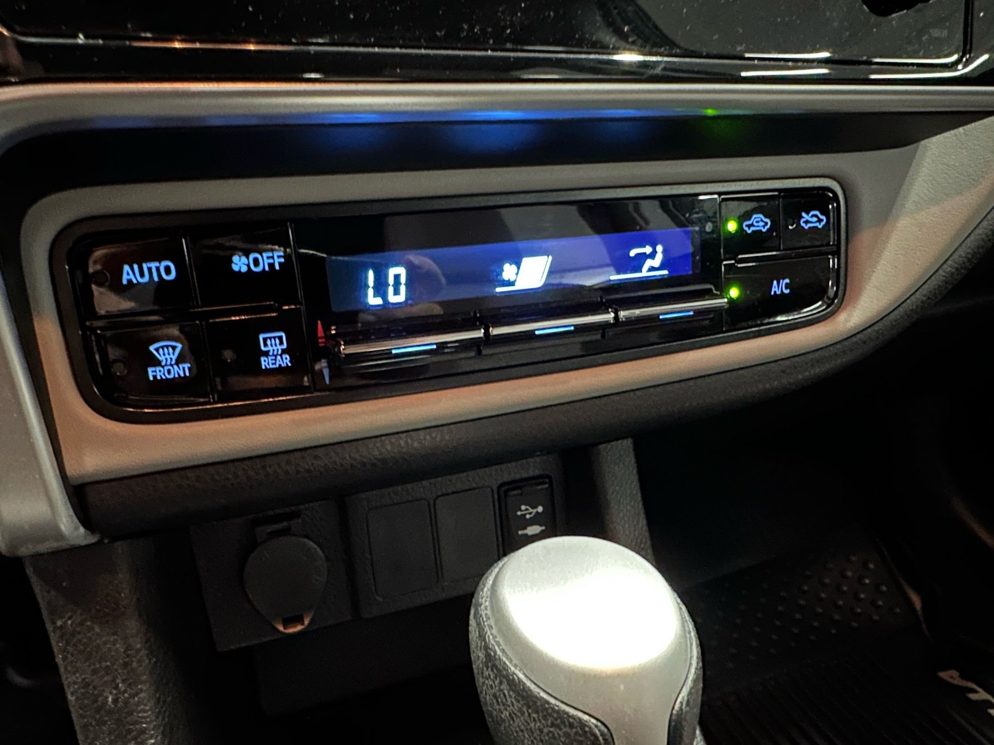 2018 Toyota Corolla LE photo 9