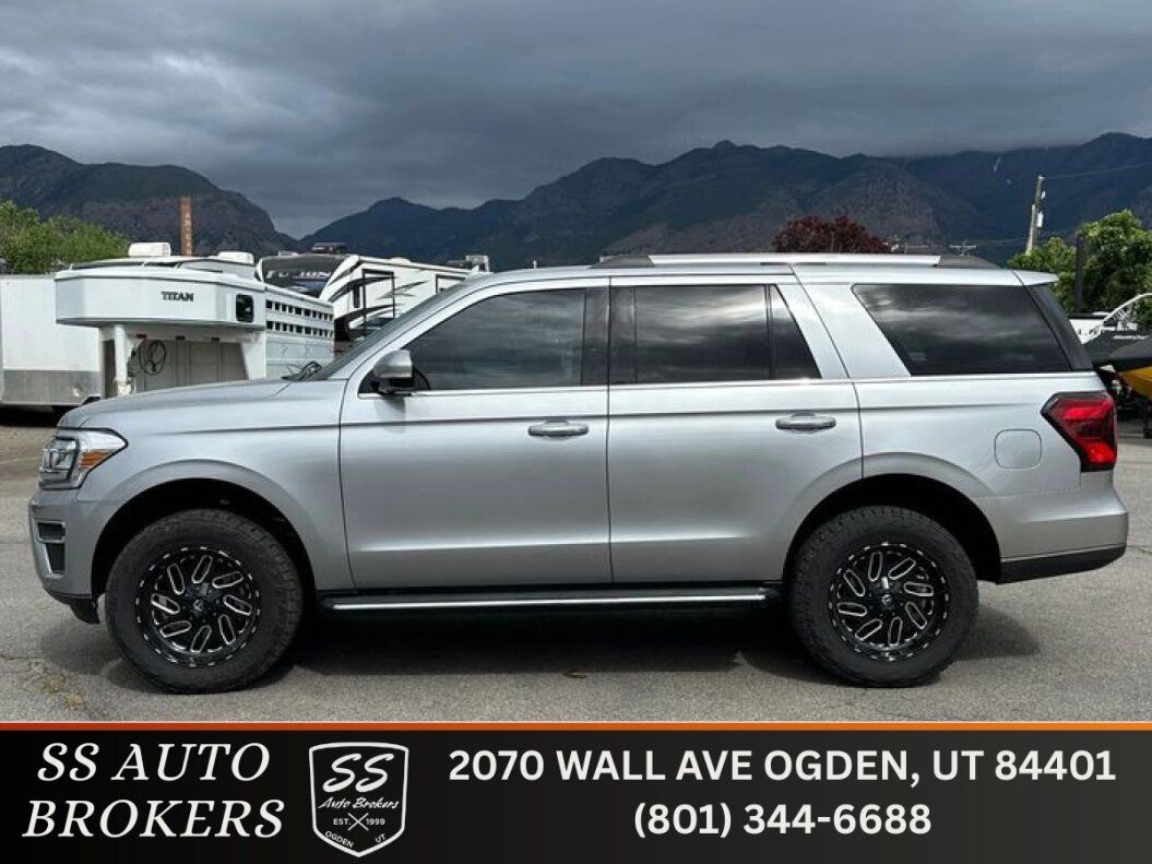 2022 Ford Expedition Limited's photo