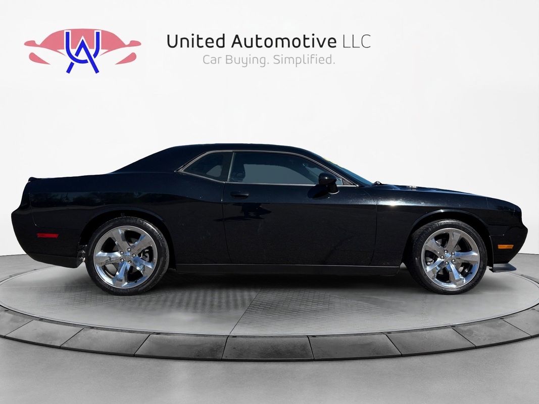 View vehicle photo 5