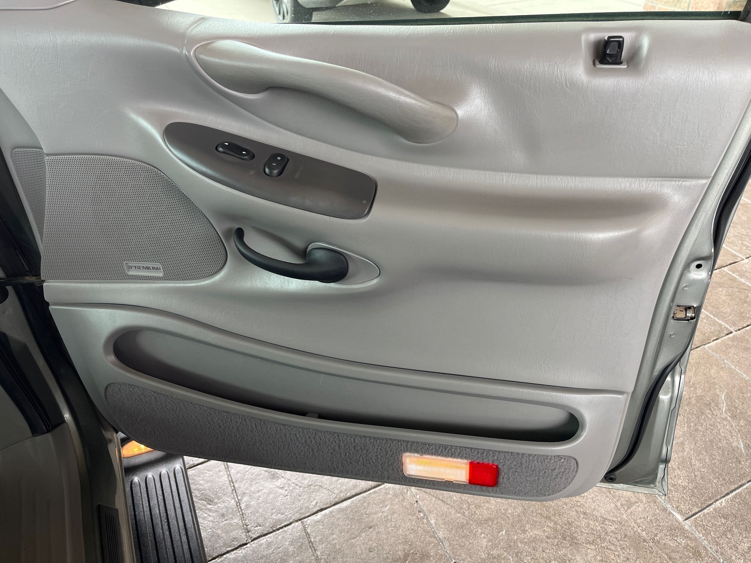 1999 Ford Expedition XLT photo 18
