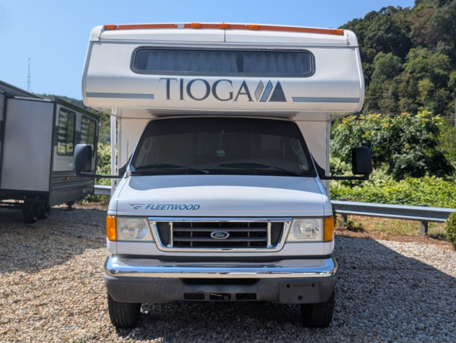 2004 Ford E-Series Chassis 12