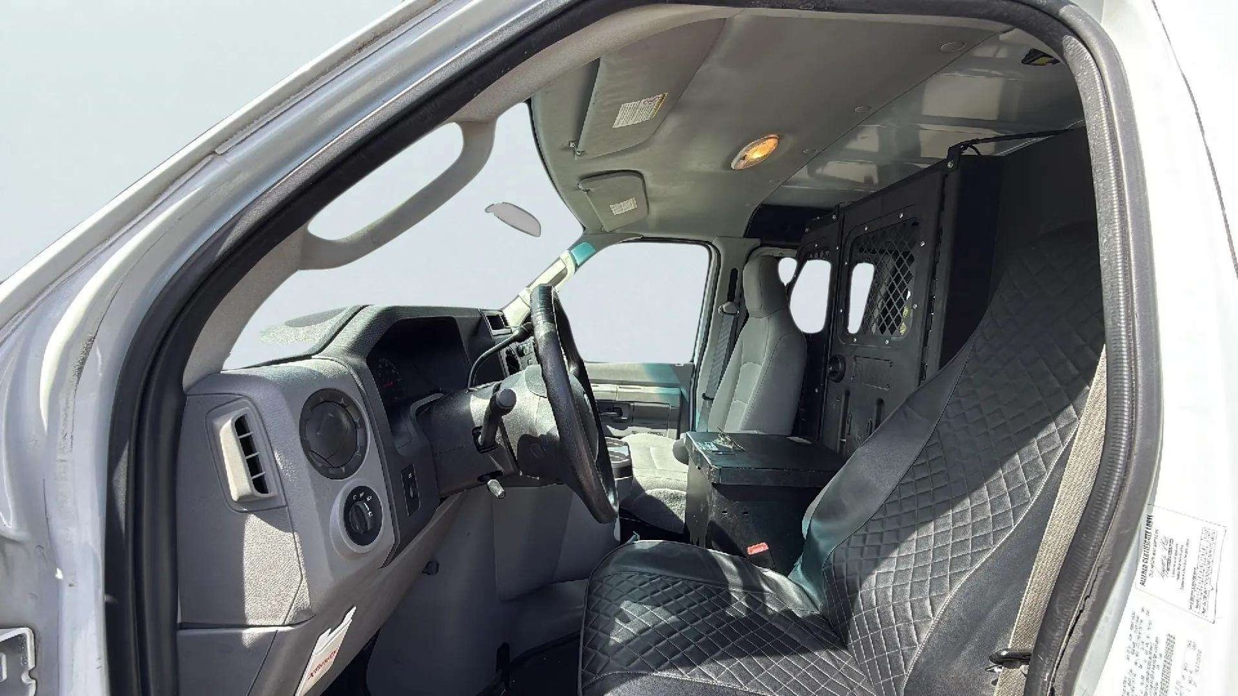 2011 Ford E-250 Cargo photo 7
