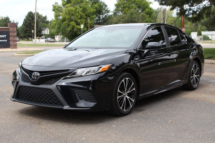 2018 Toyota Camry SE | Victory Motors of Colorado