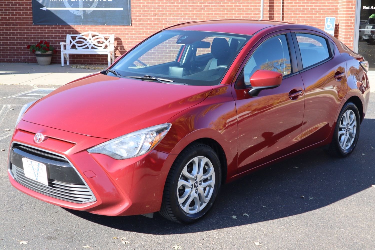 2018 Toyota Yaris iA Base | Victory Motors of Colorado