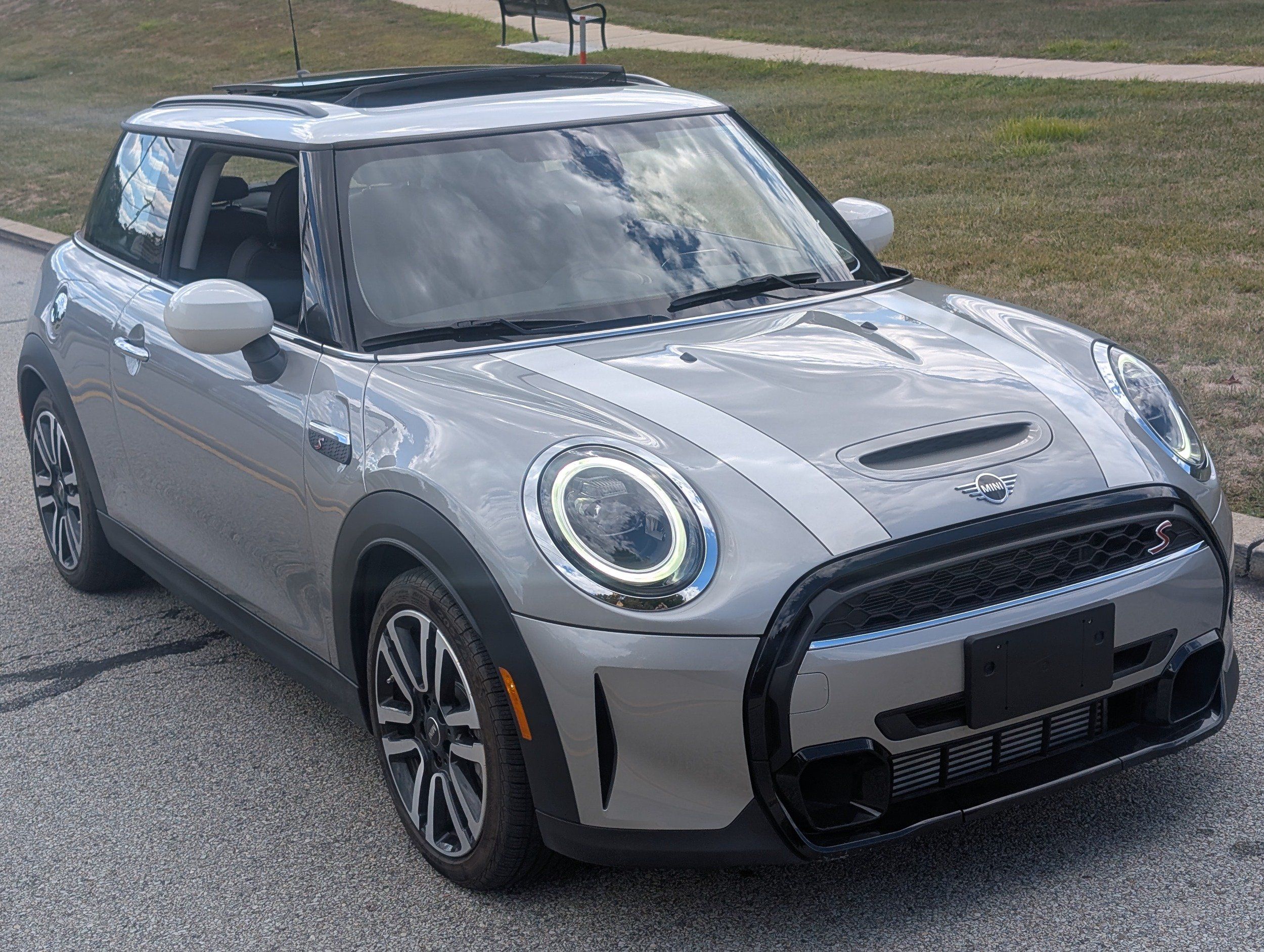 2024 Mini Cooper 2 Door Hardtop S photo 2