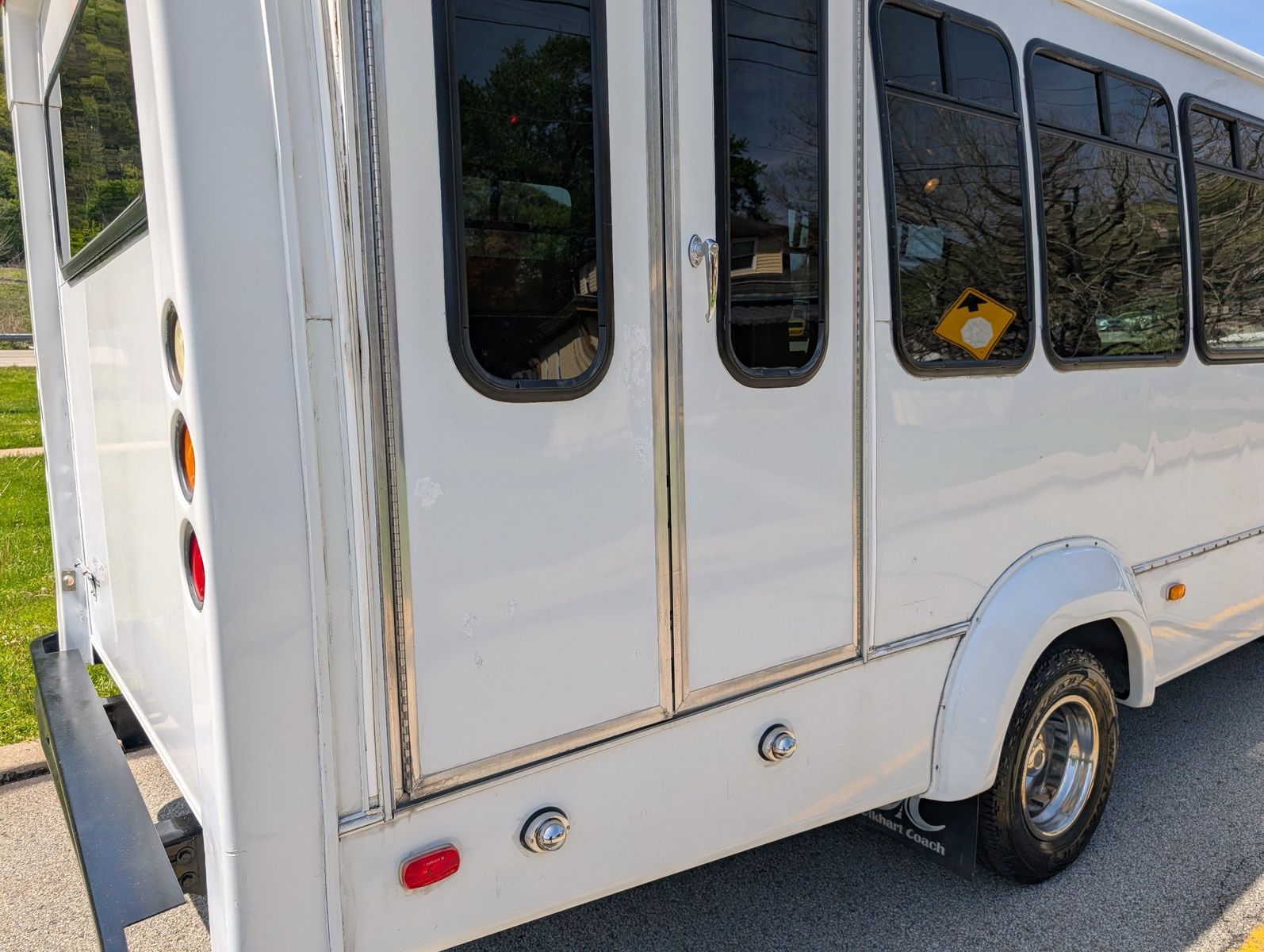 2007 Ford E-450 Cutaway 53
