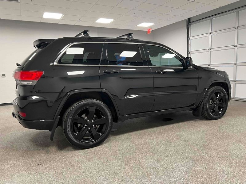 Roof rack for online jeep grand cherokee altitude