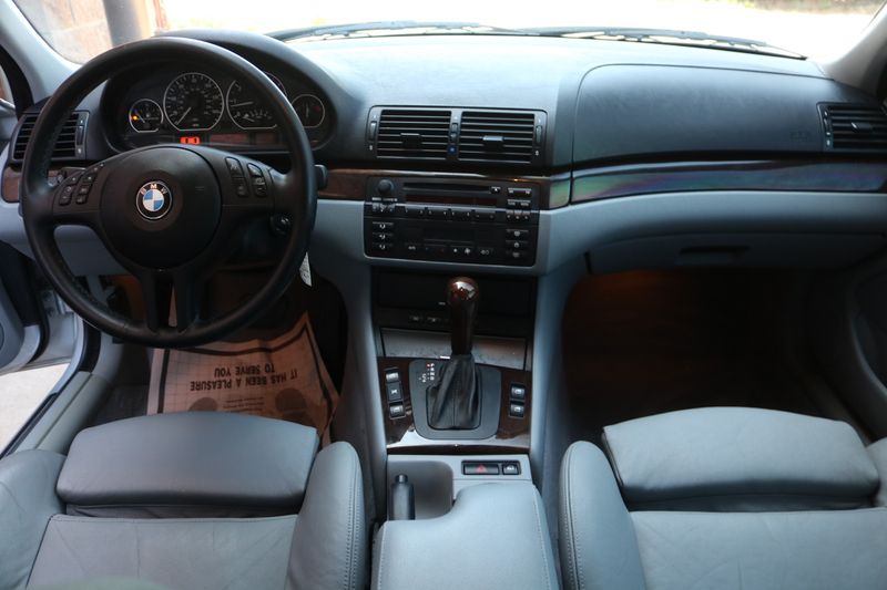 2003 BMW 330XI Photos