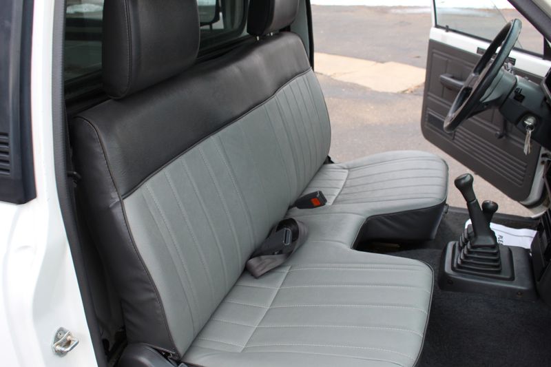 1993 Mazda B2600i Photos