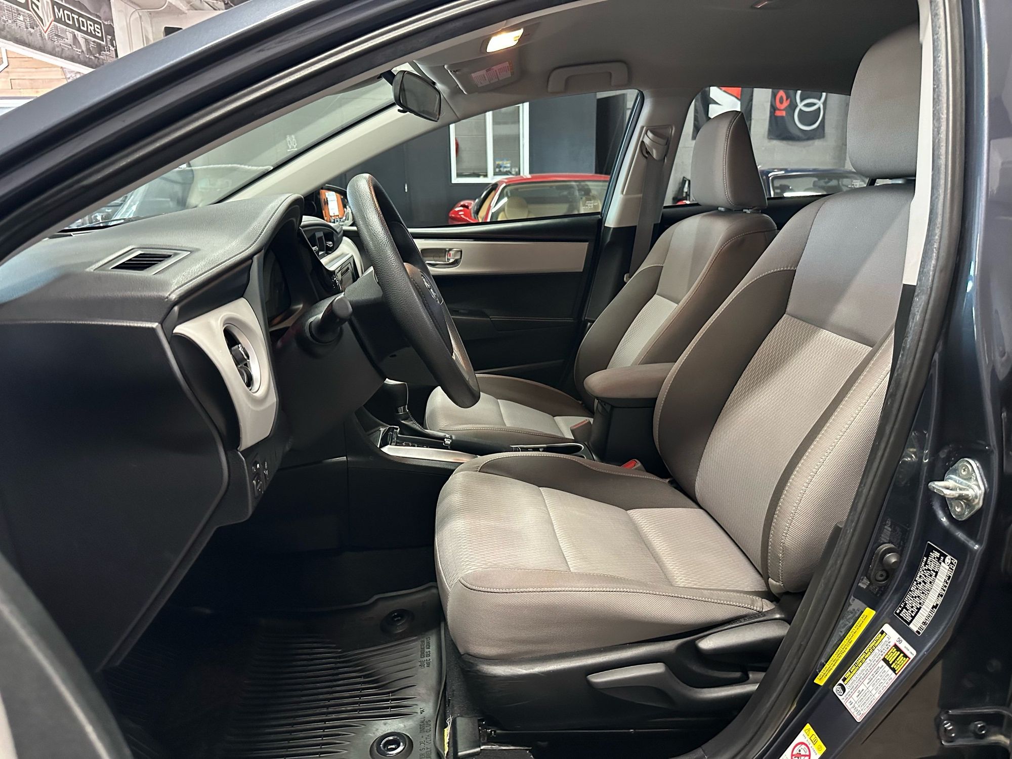 2018 Toyota Corolla LE photo 15