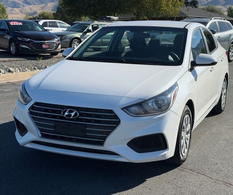 2019 Hyundai Accent — SE, photo 1 of 2