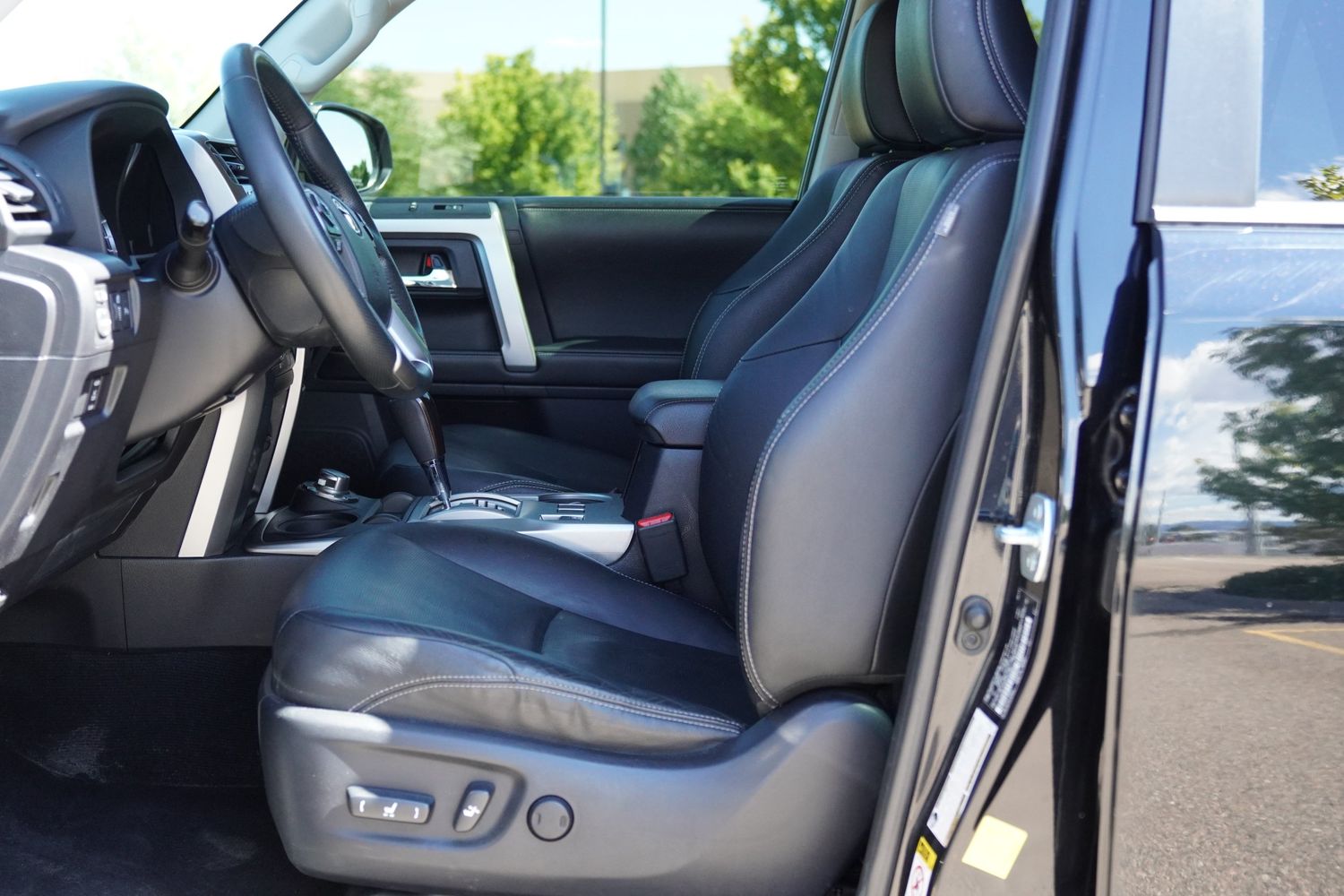2015 Toyota 4Runner Limited photo 9