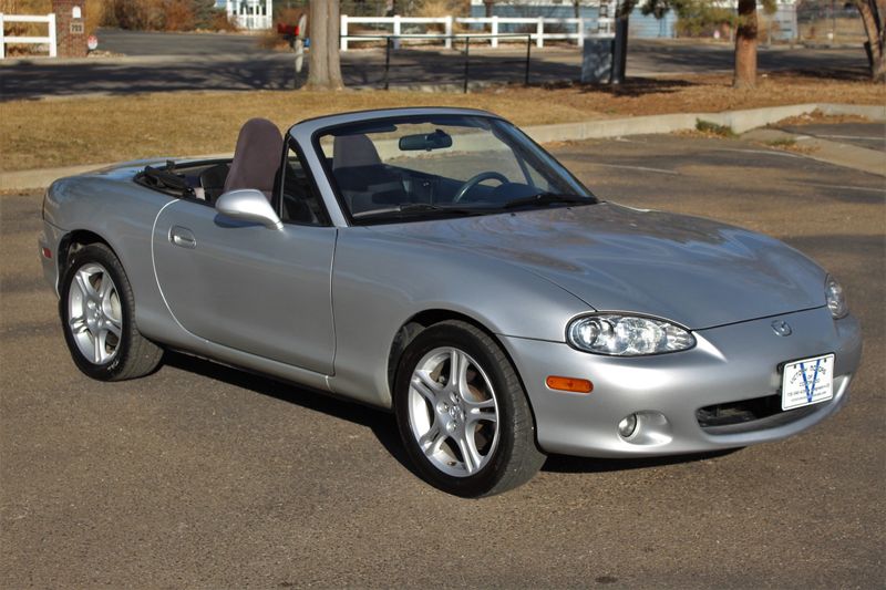 2005 Mazda MX-5 Miata Photos