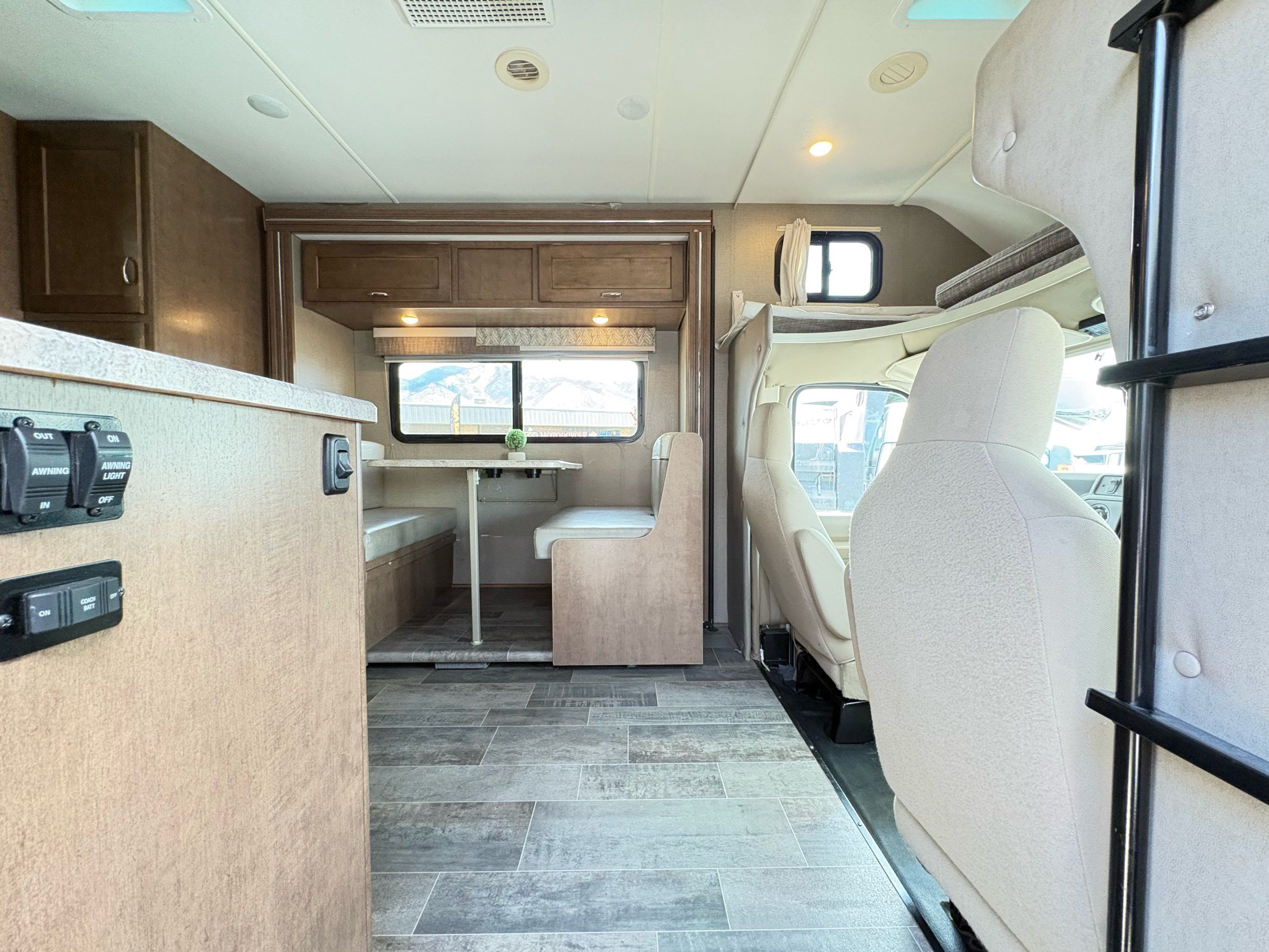 2018 Ford E-Series Cutaway Base - Photo 11