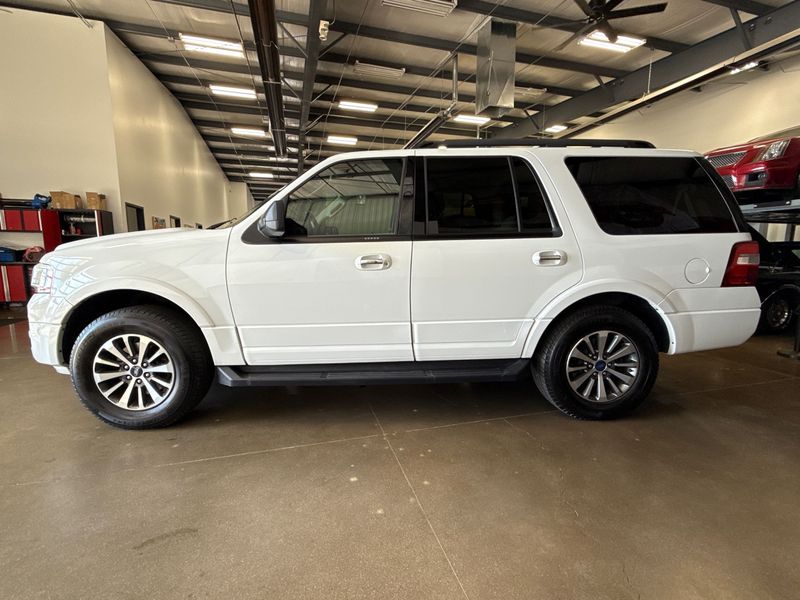 2017 Ford Expedition XLT | Red's Auto and Truck