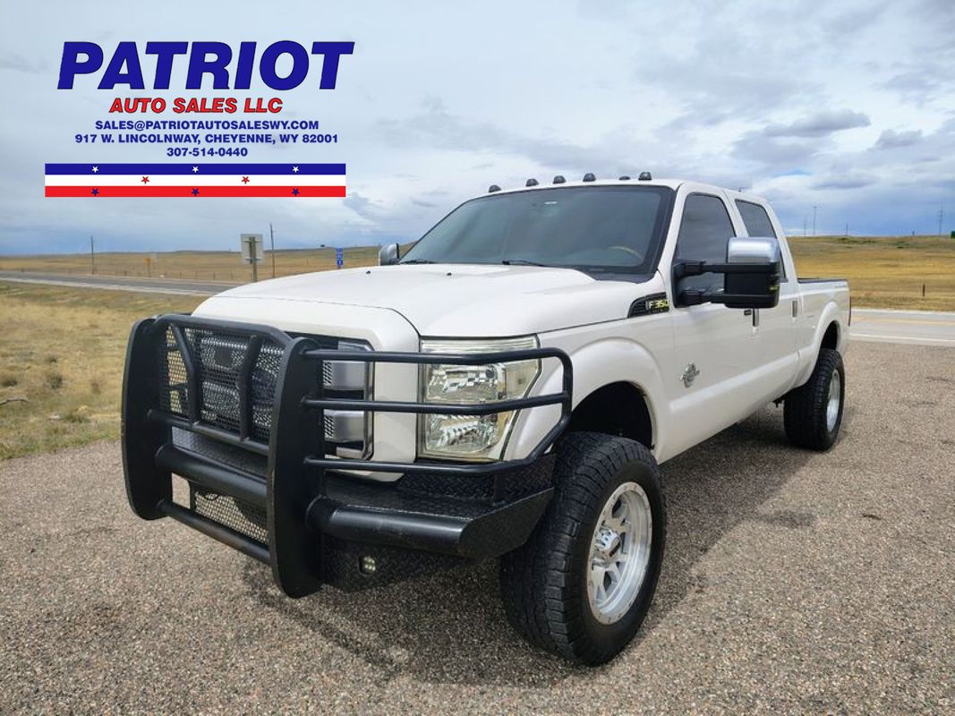 White 2014 Ford F-350 Super Duty Platinum Crew Cab 4WD Pickup Truck Four-Wheel Drive 6-Speed Automatic