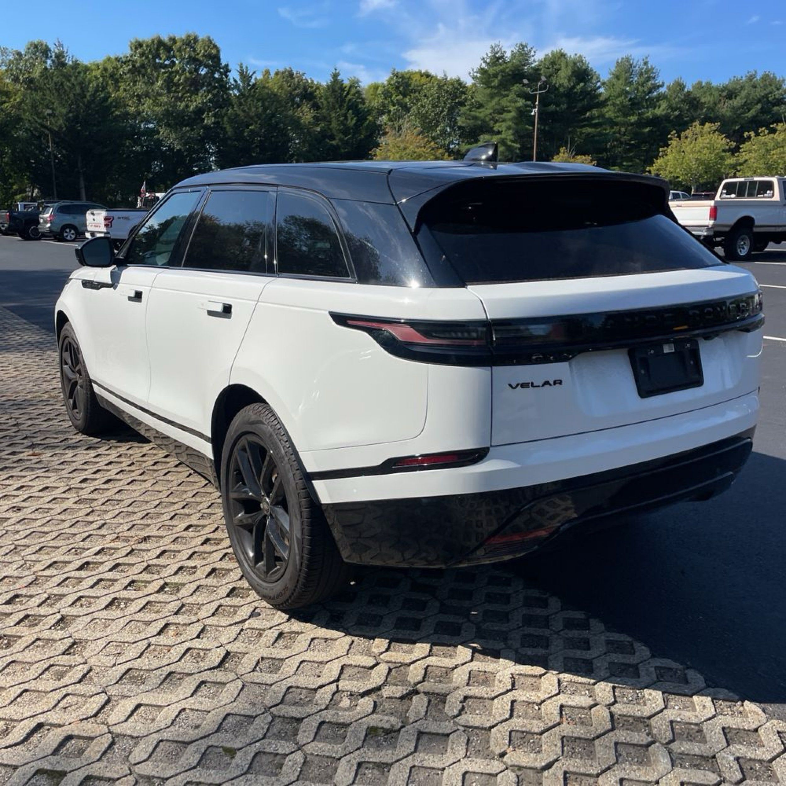 2024 Land Rover Range Rover Velar P250 Dynamic SE photo 2