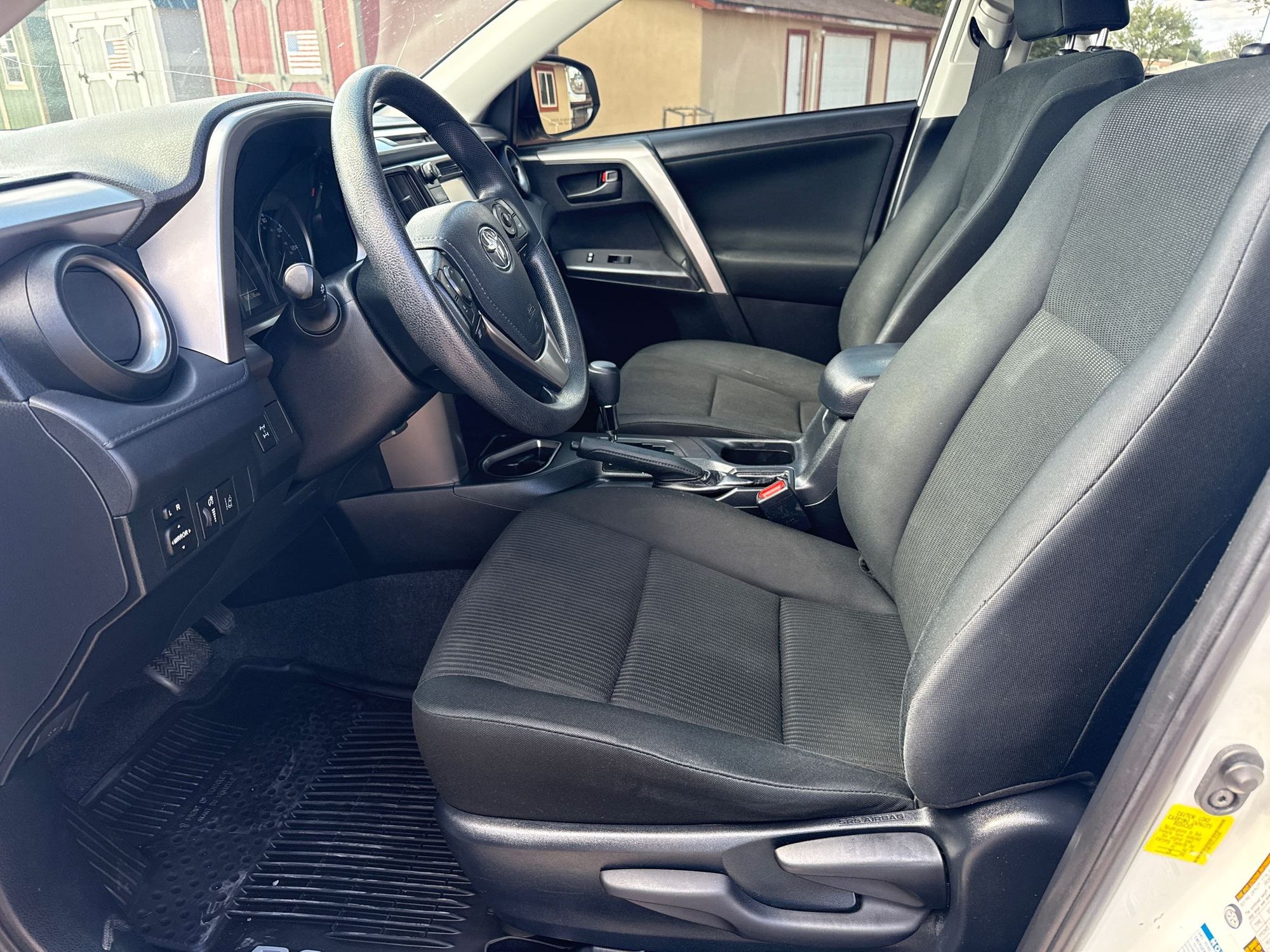 2018 Toyota RAV4 LE photo 9