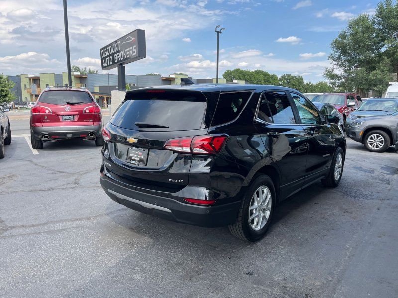 2022 Chevrolet Equinox LT photo 2