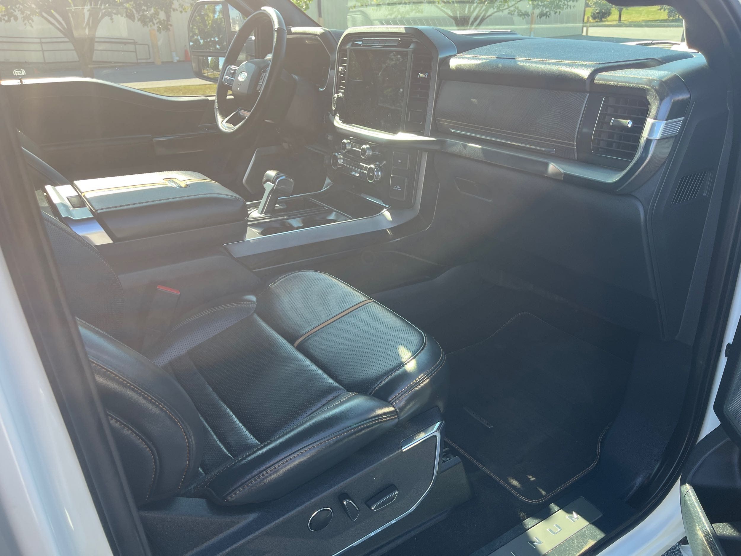 2022 Ford F-150 Platinum photo 26