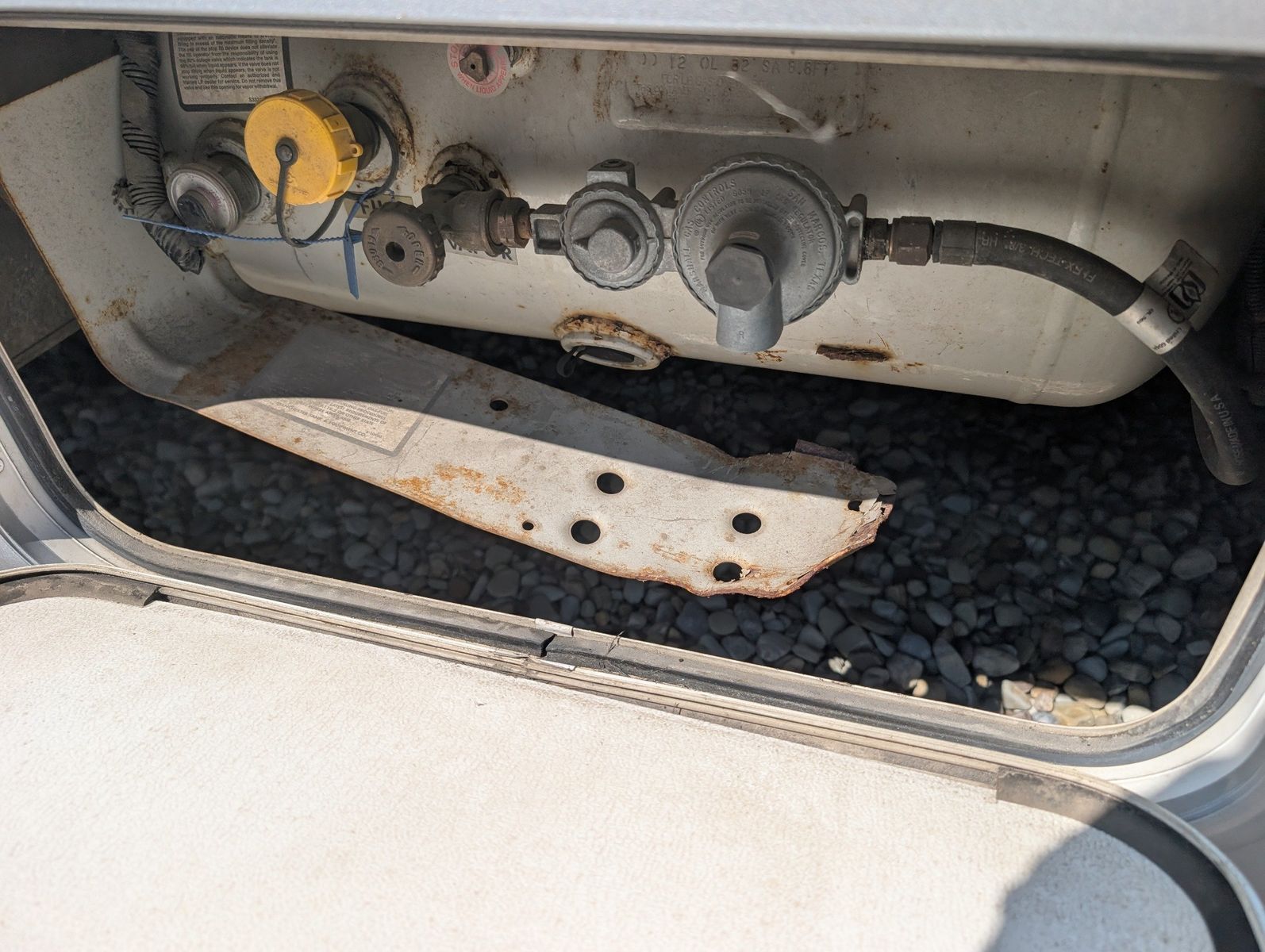 2004 Ford E-Series Chassis 71