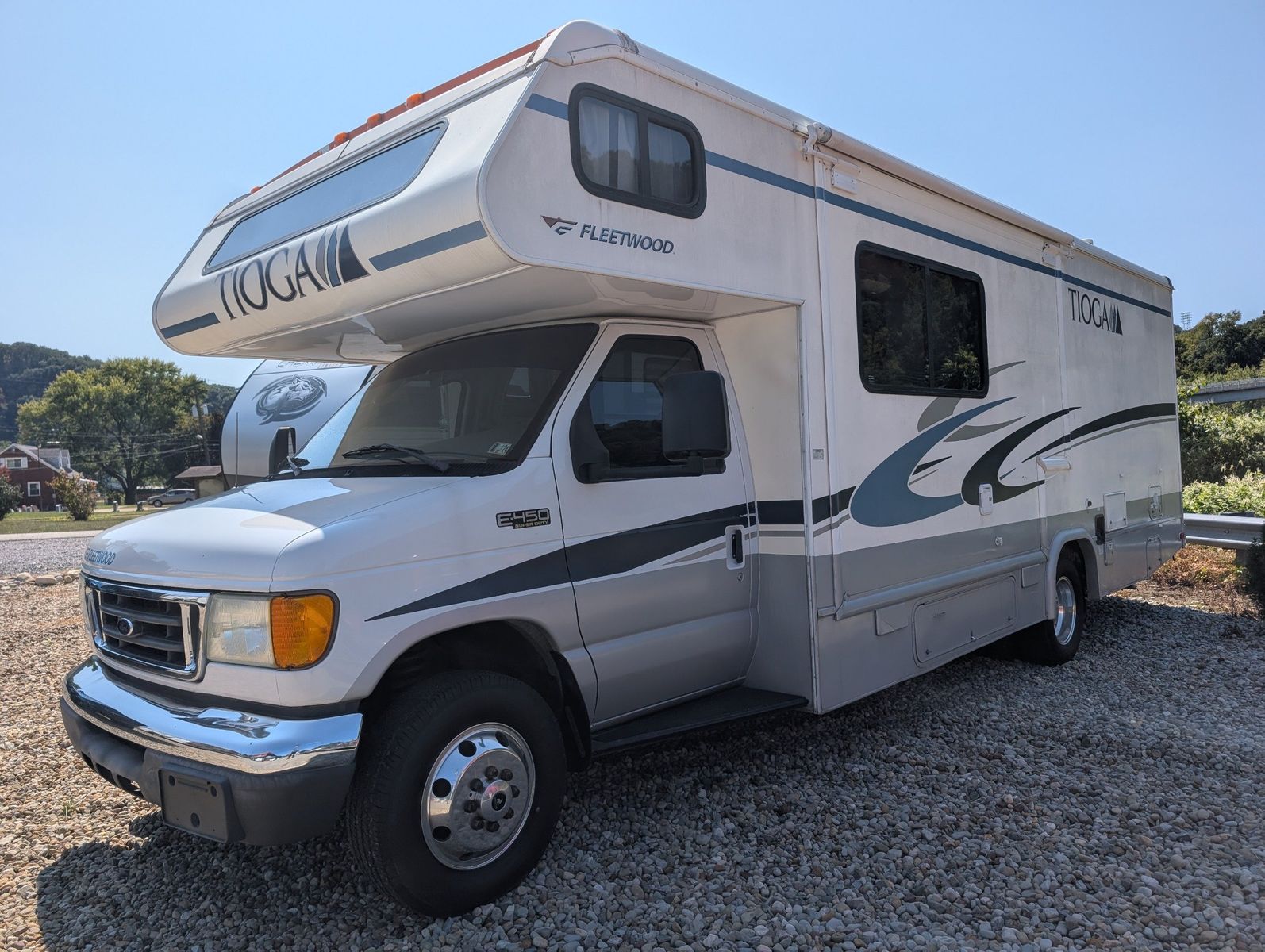 2004 Ford E-Series Chassis 10