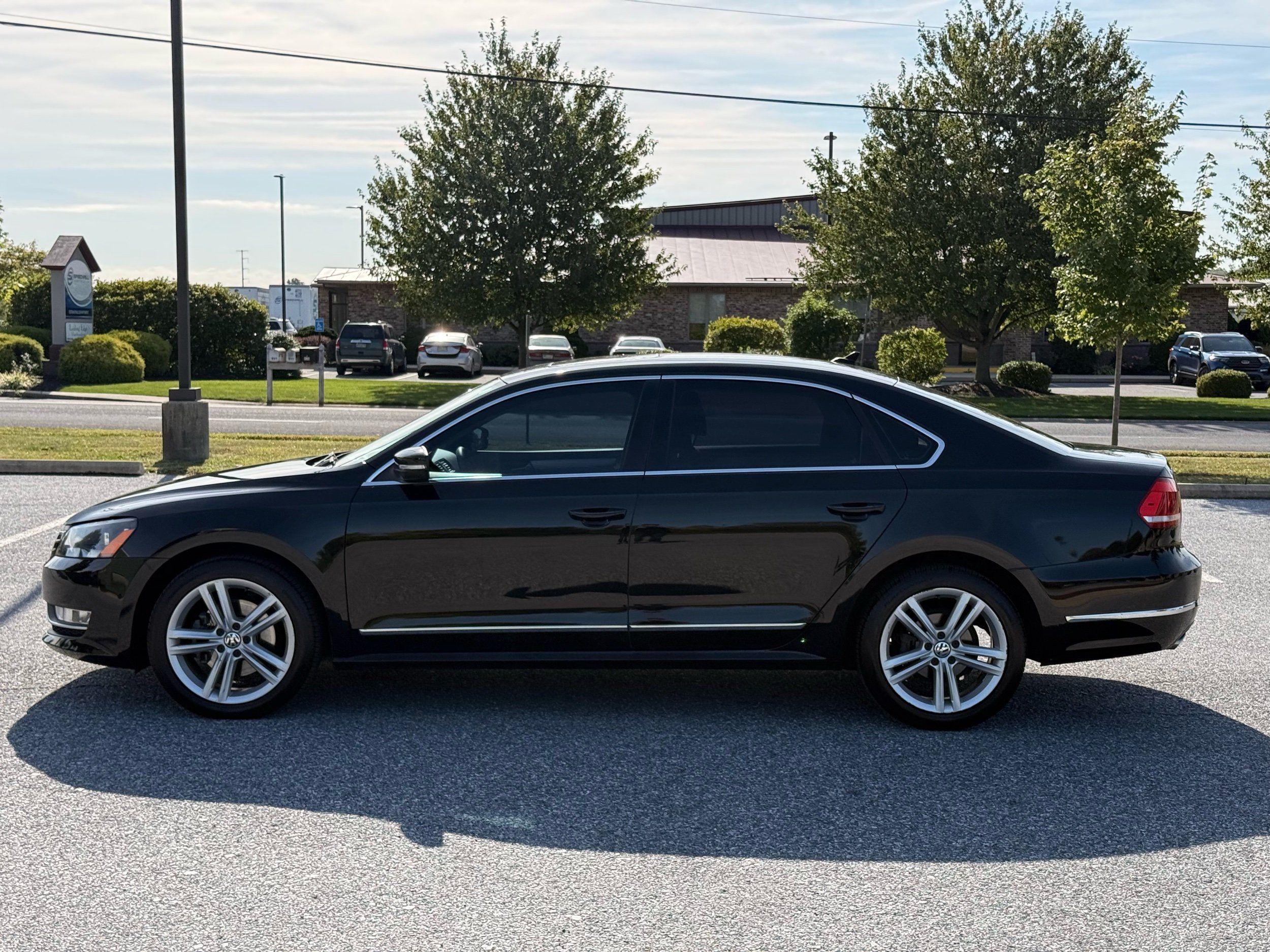 2013 Volkswagen Passat TDI SE photo 2