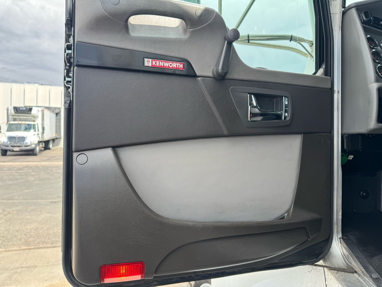 2019 Kenworth T3 Series photo 18