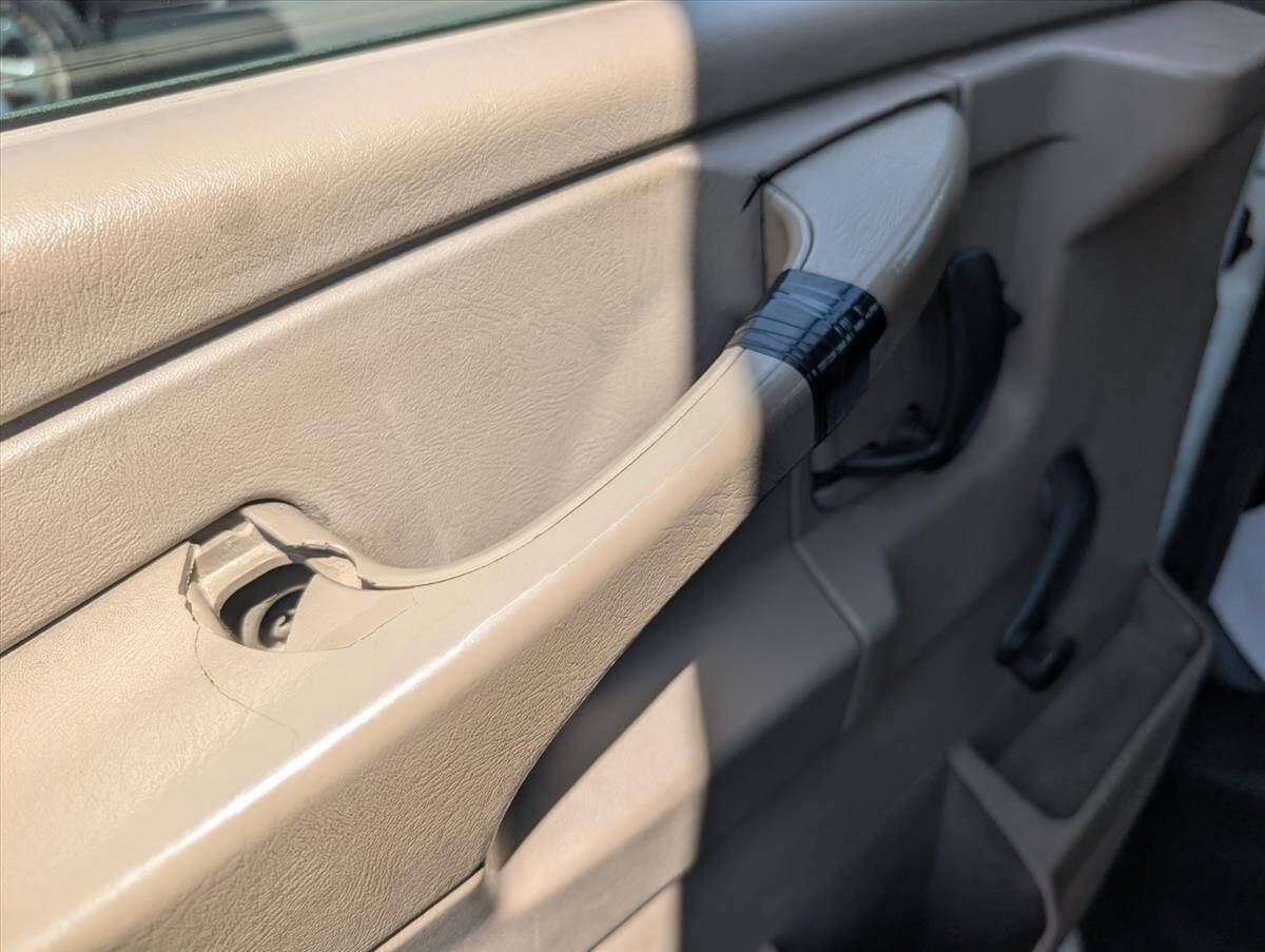 2008 Chevrolet Express Cutaway 77