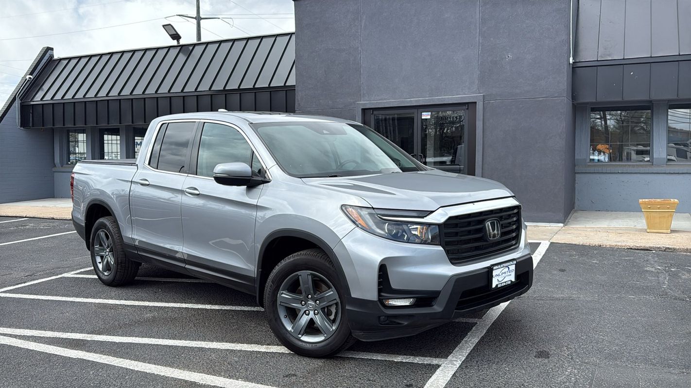 Silver 2023 Honda Ridgeline RTL AWD Pickup Truck All-Wheel Drive 9-Speed Automatic