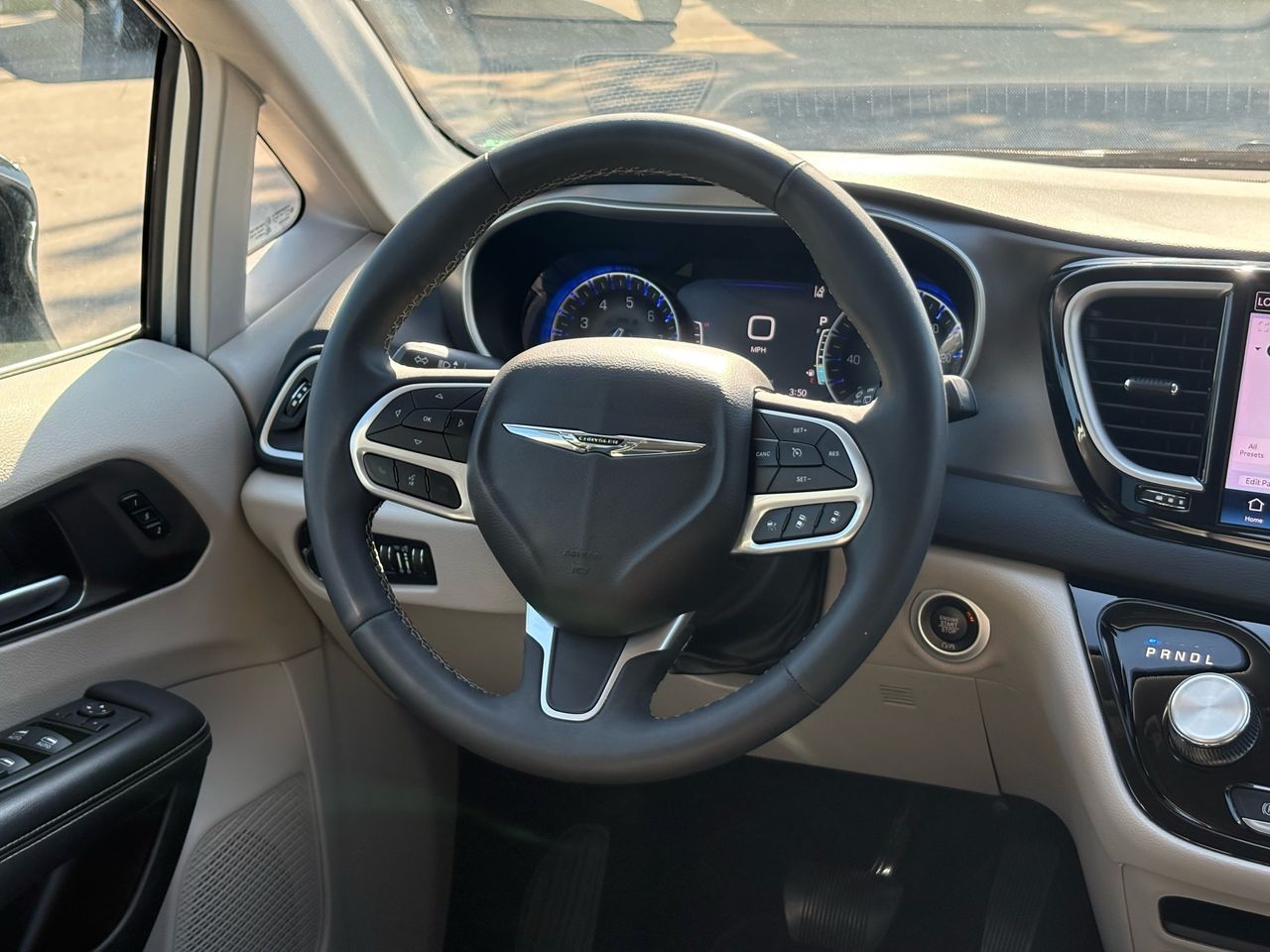 2024 Chrysler Pacifica Touring L - Photo 12
