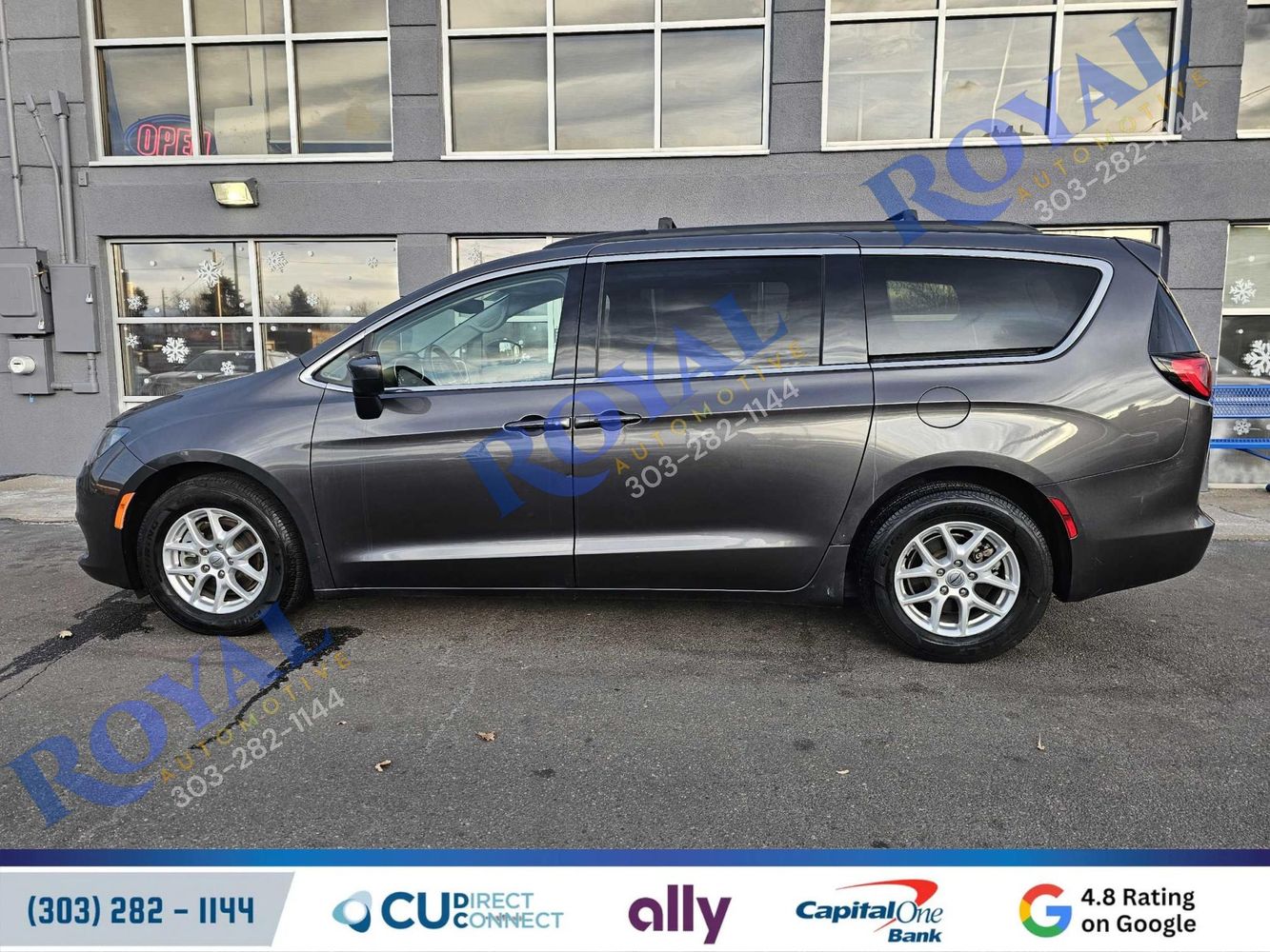 2021 Chrysler Voyager's photo