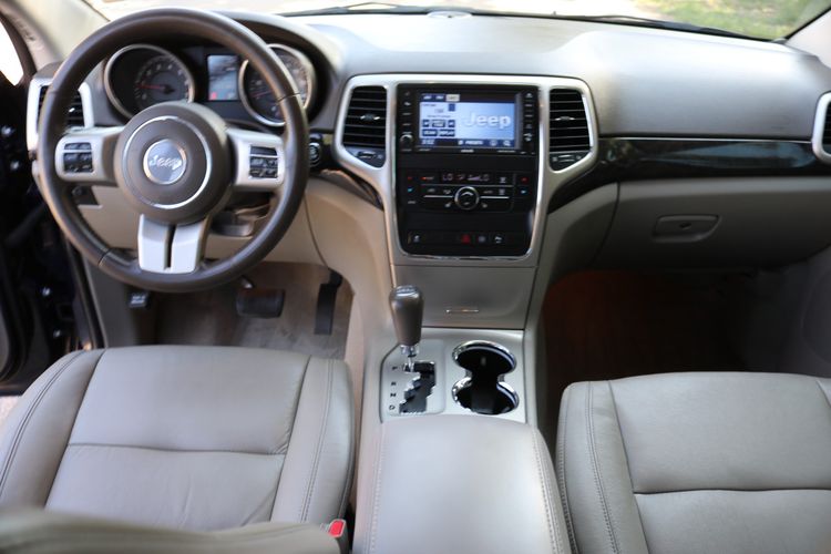 2012 Jeep Grand Cherokee Laredo | Victory Motors of Colorado