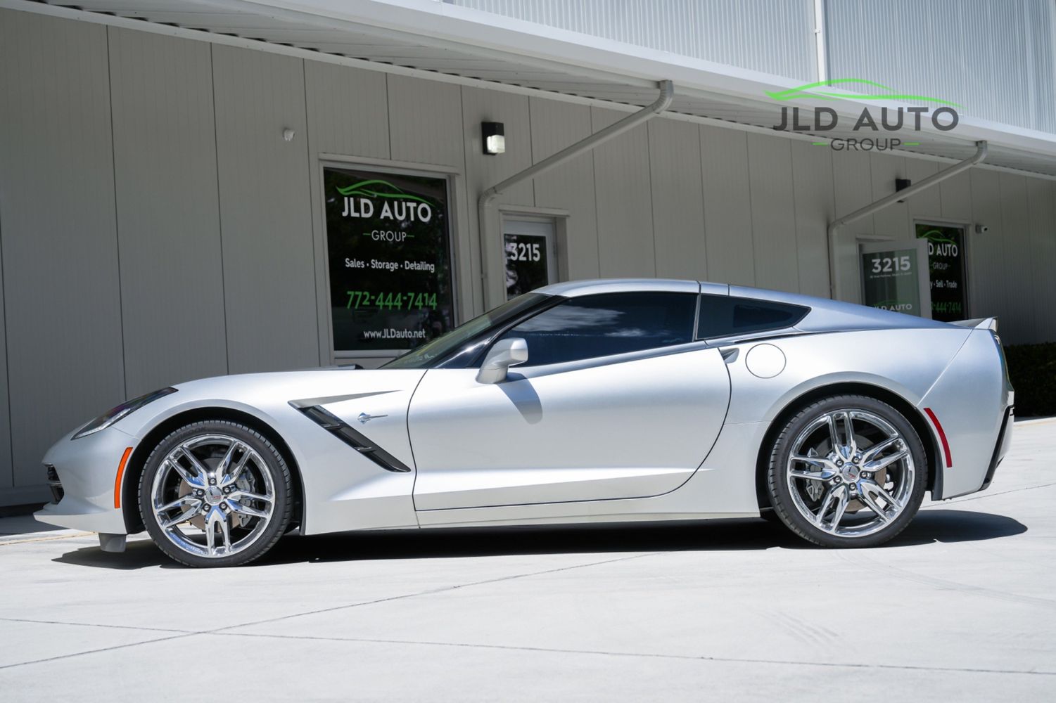 2017 Chevrolet Corvette Stingray Coupe 2LT photo 3