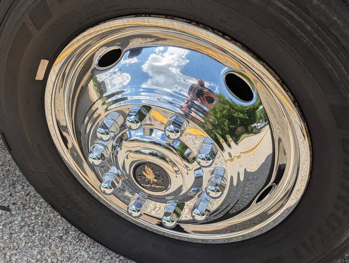 2011 Ford F-550 Super Duty 18