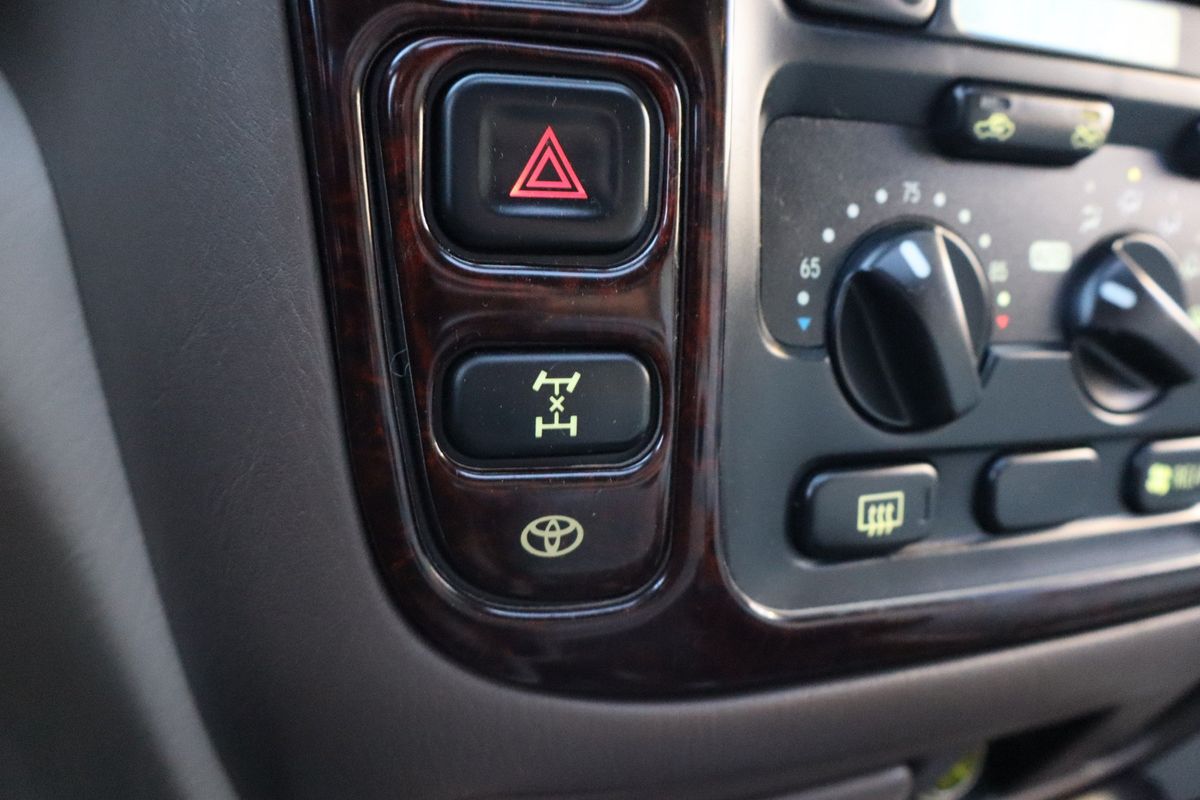 2000 Toyota Land Cruiser 