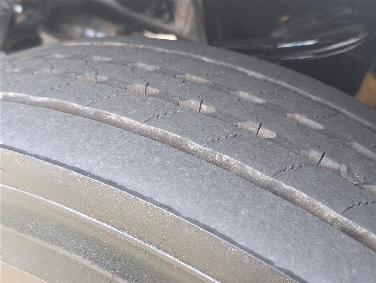 2007 Peterbilt 335 25