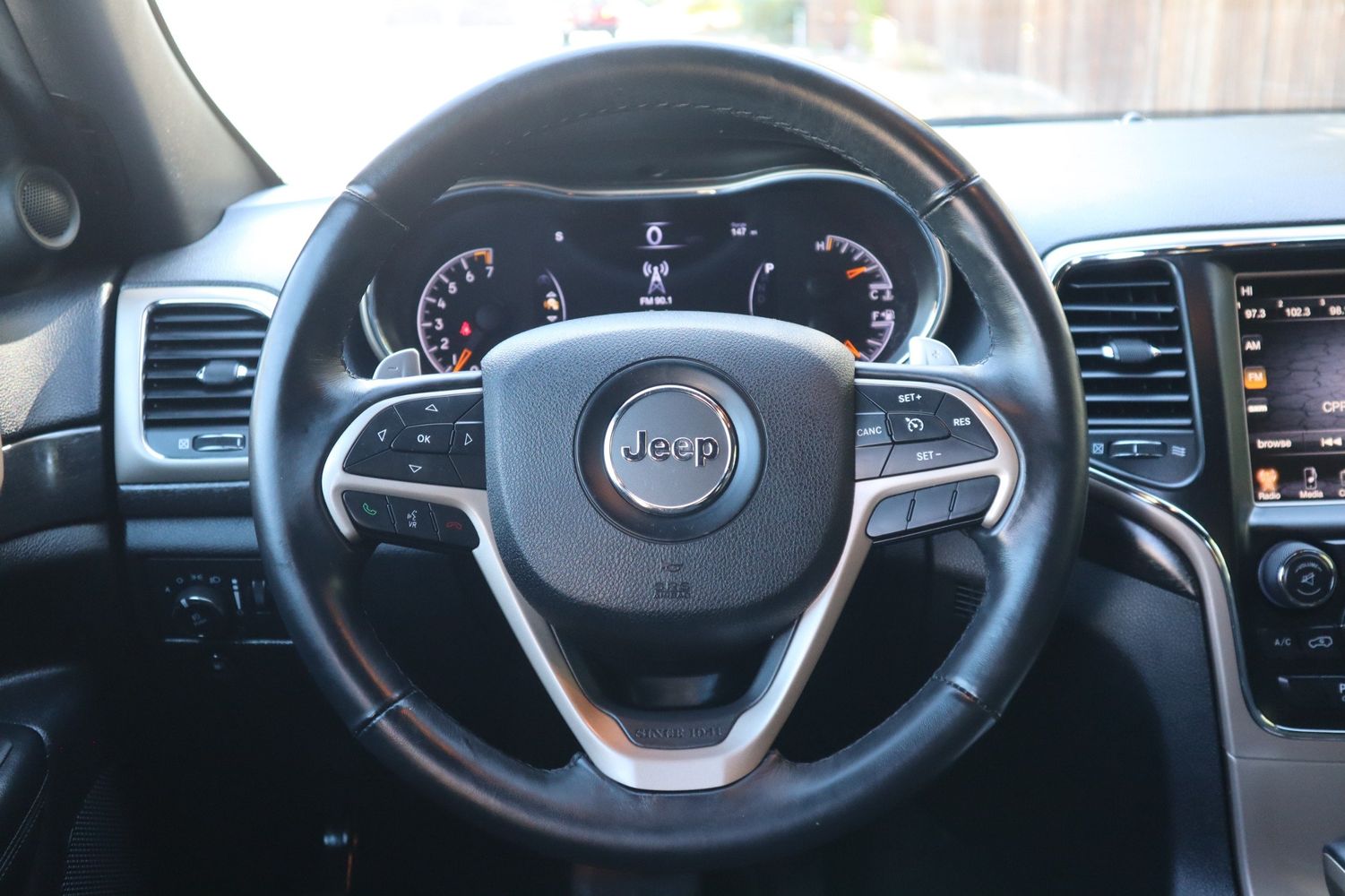 DOES 2017 JEEP GRAND CHEROKEE LAREDO HAVE REMOTE START visual data 6