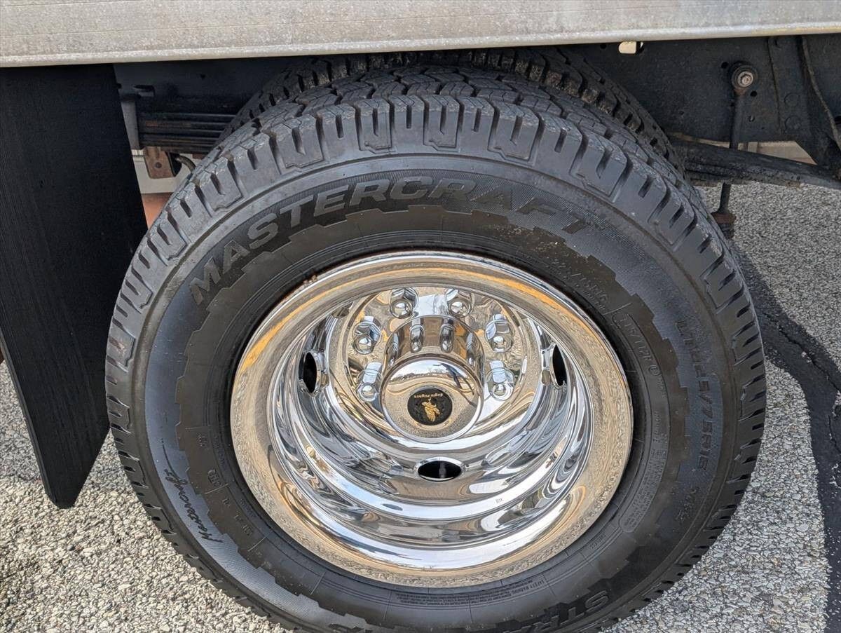 2017 Ford E-Series 29