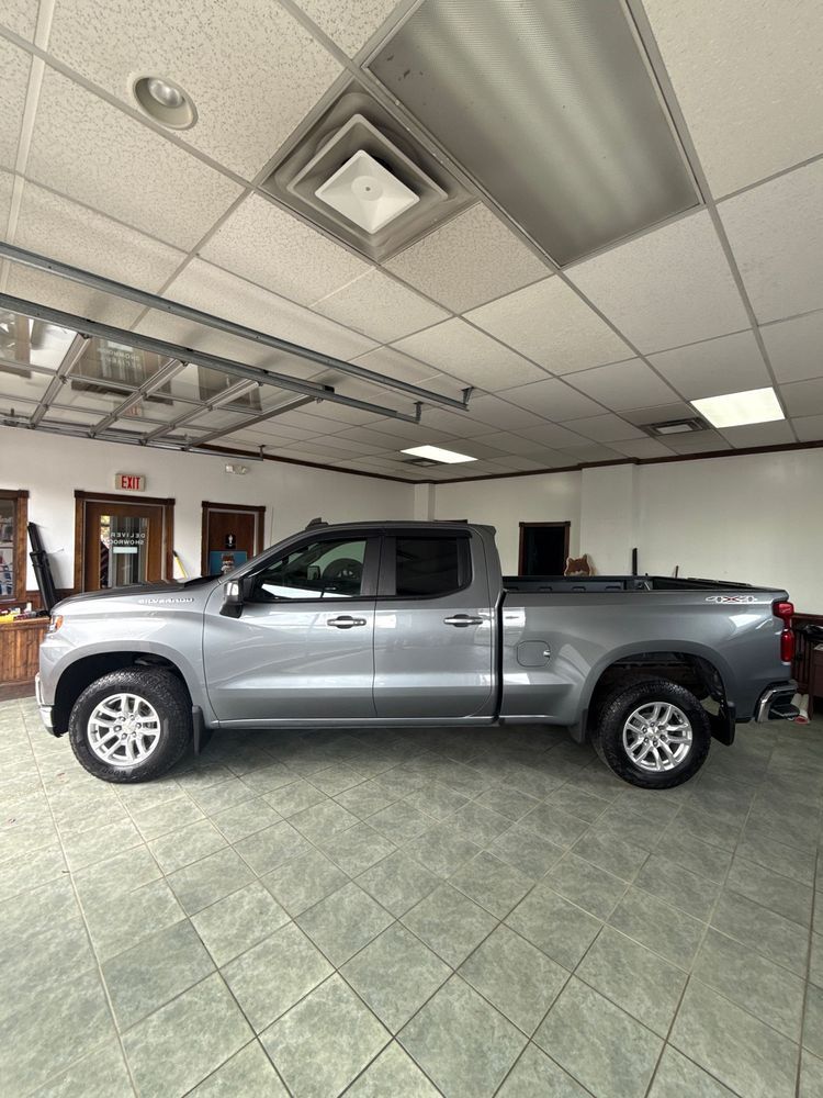 2019 Chevrolet Silverado 1500 LT photo 3