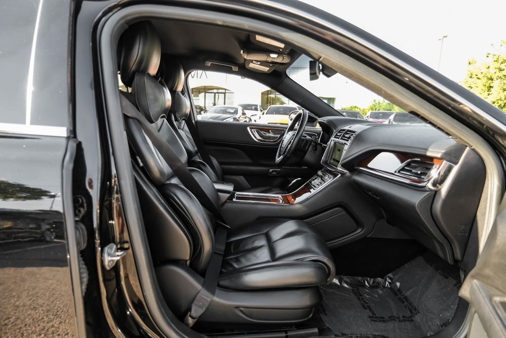 2017 Lincoln Continental Select photo 31